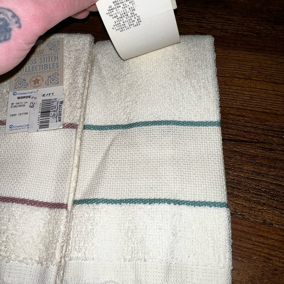 Two Vintage Charles Craft Cross Stitch Collectible Small Handheld Towels - Picture 11 of 12